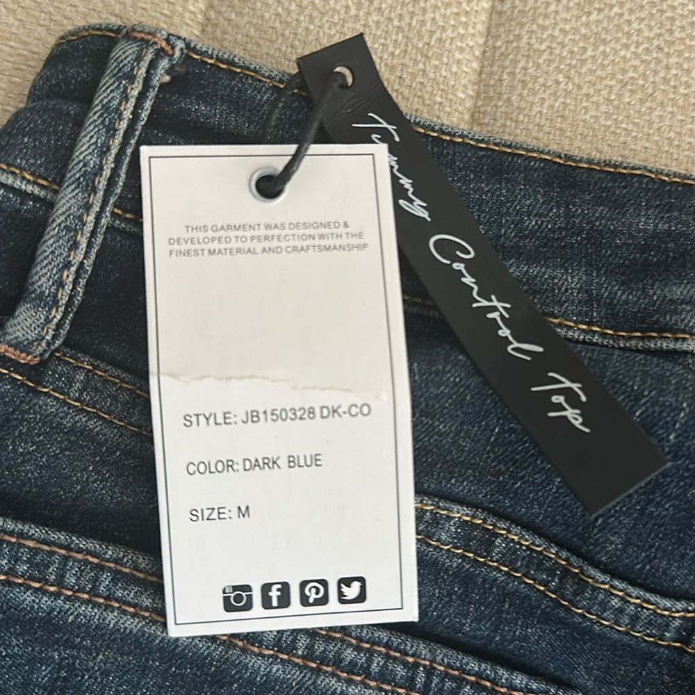 Judy Blue Denim Shorts - Picture 3 of 3